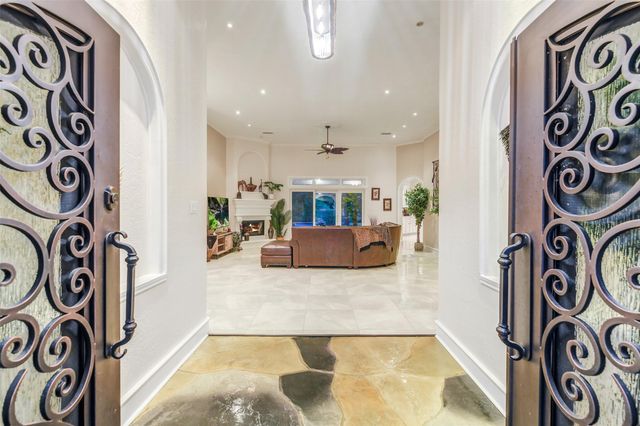 66 Lake Estates Drive, Montgomery, TX 77356