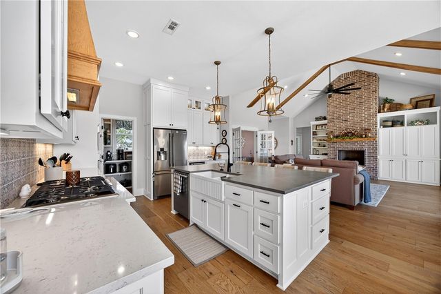 1455 River Point Road, Fayetteville, AR 72703