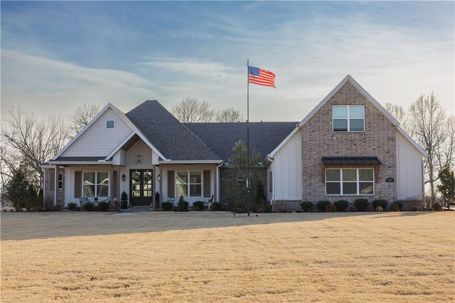 1455 River Point Road, Fayetteville, AR 72703