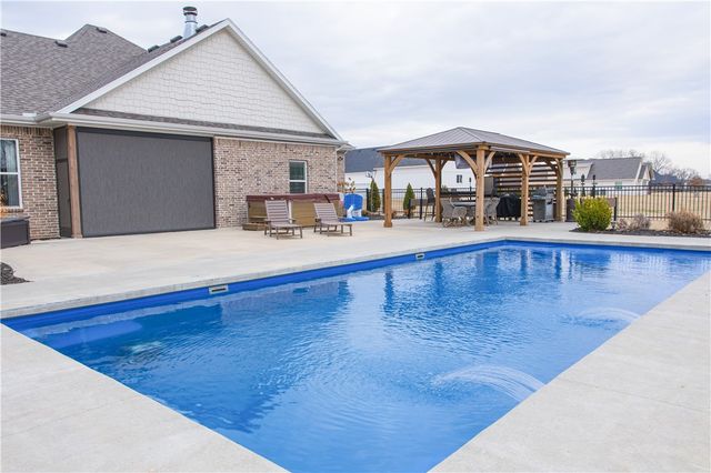 1455 River Point Road, Fayetteville, AR 72703