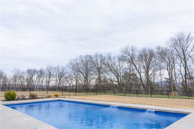 1455 River Point Road, Fayetteville, AR 72703