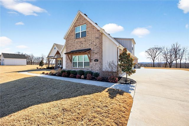1455 River Point Road, Fayetteville, AR 72703
