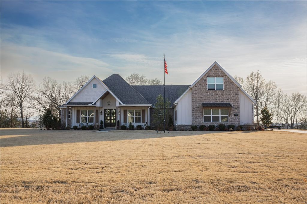 1455 River Point Road, Fayetteville, AR 72703