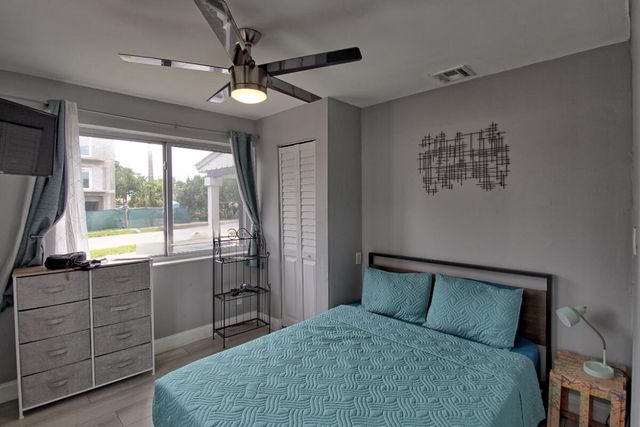 1324 N 24th Avenue, Hollywood, FL 33020