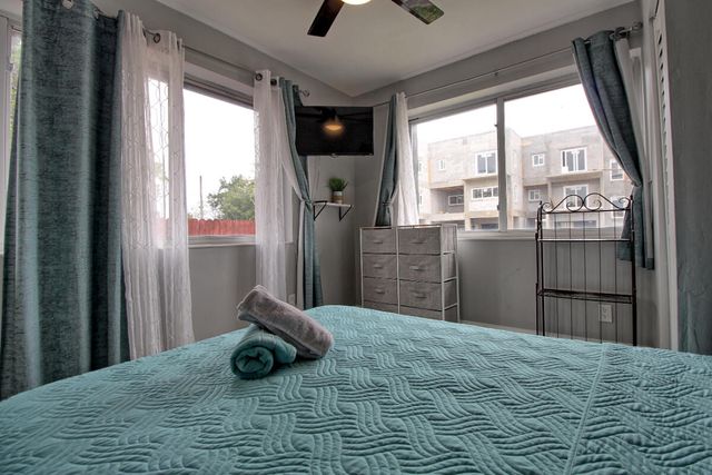 1324 N 24th Avenue, Hollywood, FL 33020