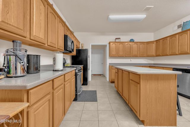 15201 Alameda Avenue, Fabens, TX 79838