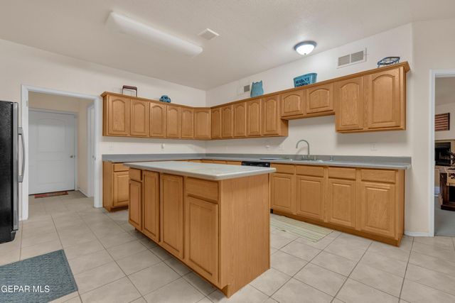 15201 Alameda Avenue, Fabens, TX 79838