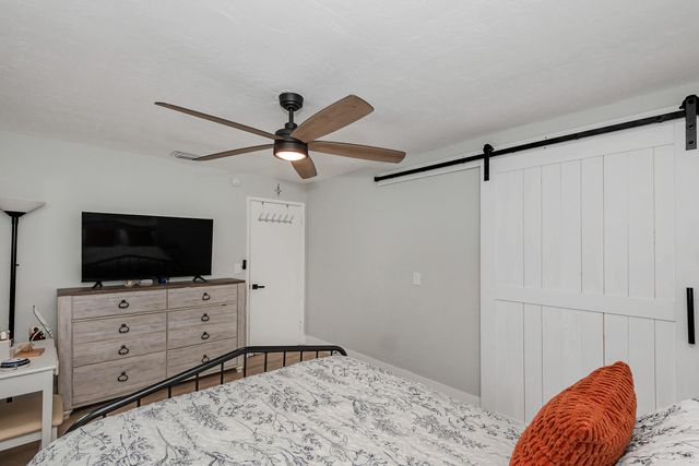 5631 FREEDOM Street, Hollywood, FL 33021