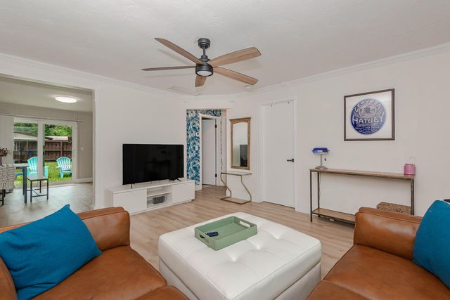 5631 FREEDOM Street, Hollywood, FL 33021