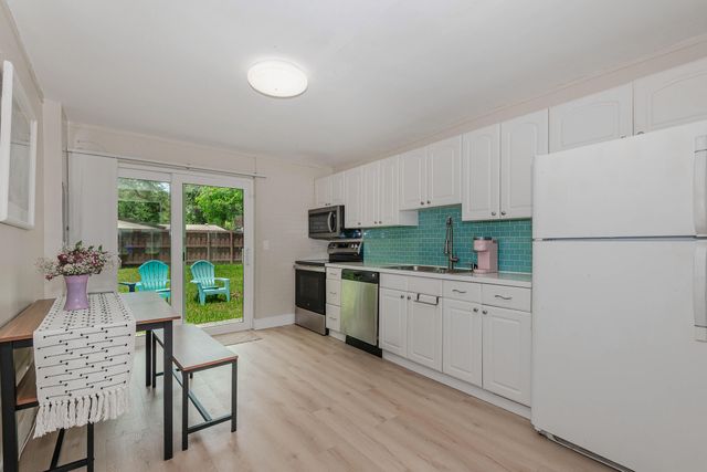 5631 FREEDOM Street, Hollywood, FL 33021