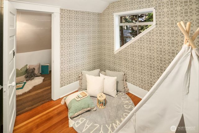 4240 W Cramer Street, Seattle, WA 98199