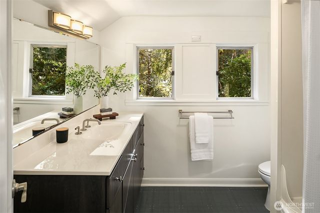 4240 W Cramer Street, Seattle, WA 98199