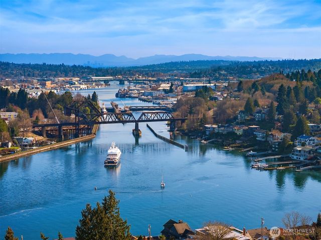 4240 W Cramer Street, Seattle, WA 98199