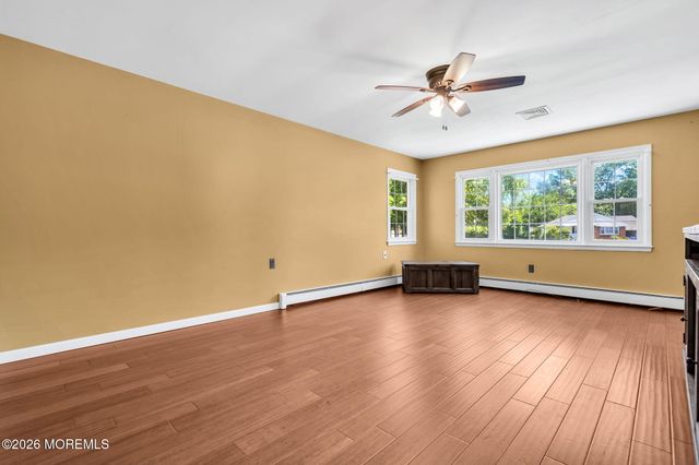 56 Bellflower Court, Toms River, NJ 08755