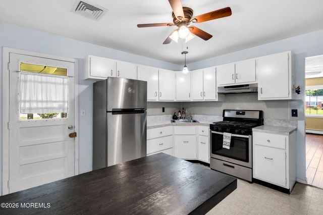 56 Bellflower Court, Toms River, NJ 08755