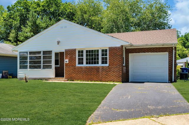 56 Bellflower Court, Toms River, NJ 08755