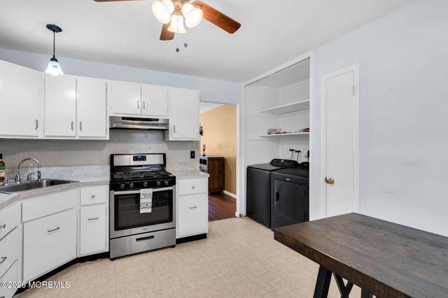 56 Bellflower Court, Toms River, NJ 08755