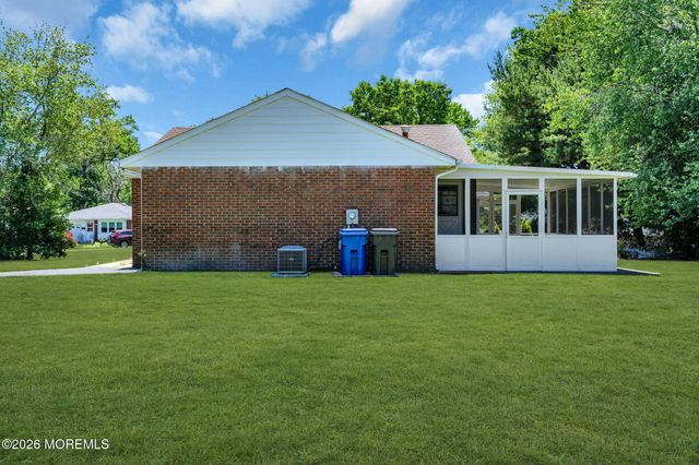 56 Bellflower Court, Toms River, NJ 08755