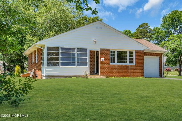 56 Bellflower Court, Toms River, NJ 08755