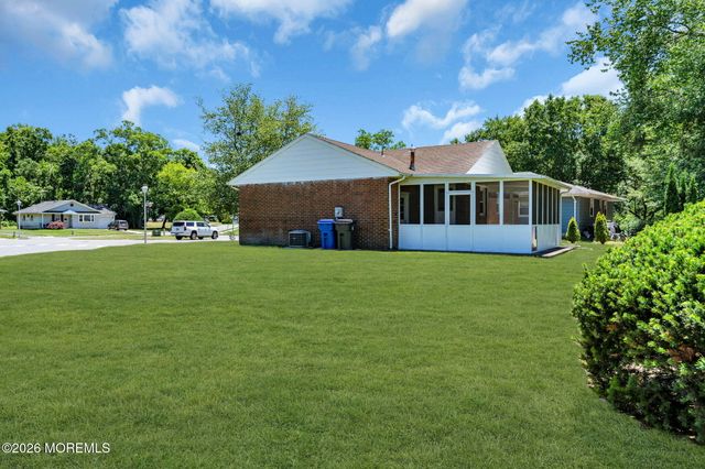 56 Bellflower Court, Toms River, NJ 08755