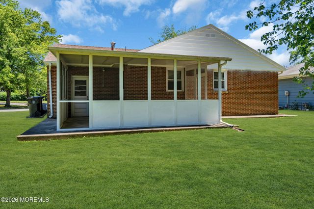 56 Bellflower Court, Toms River, NJ 08755
