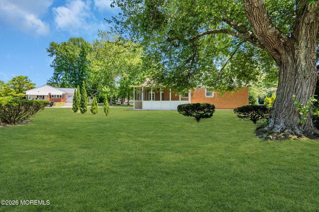 56 Bellflower Court, Toms River, NJ 08755