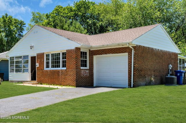 56 Bellflower Court, Toms River, NJ 08755