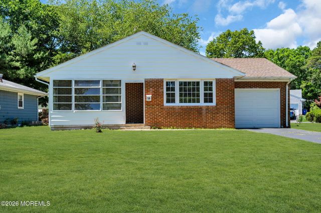 56 Bellflower Court, Toms River, NJ 08755