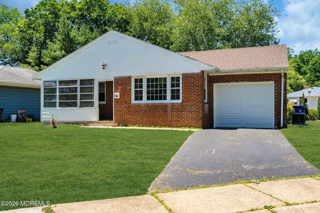 56 Bellflower Court, Toms River, NJ 08755