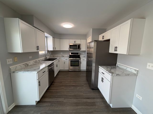 2 Beaver Creek Court, Bolingbrook, IL 60490