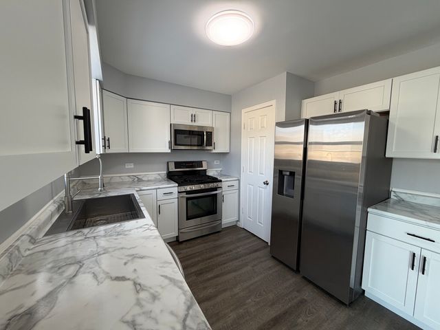 2 Beaver Creek Court, Bolingbrook, IL 60490