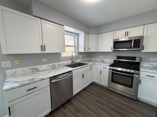 2 Beaver Creek Court, Bolingbrook, IL 60490