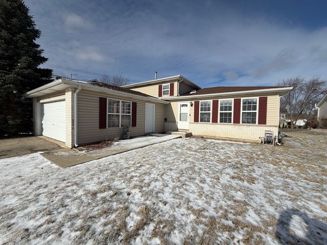 2 Beaver Creek Court, Bolingbrook, IL 60490