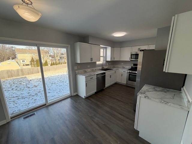 2 Beaver Creek Court, Bolingbrook, IL 60490