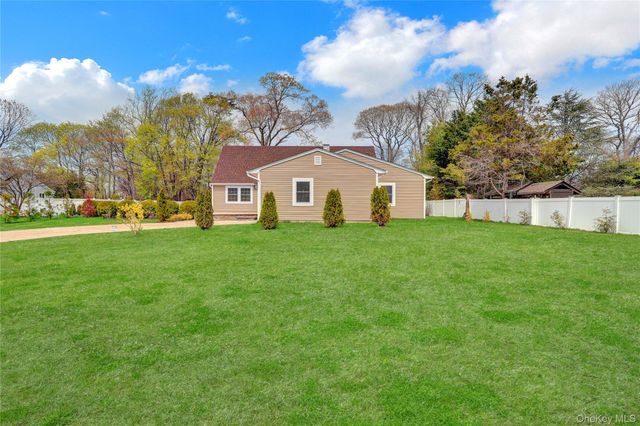 907 Pearl Street, Bohemia, NY 11716