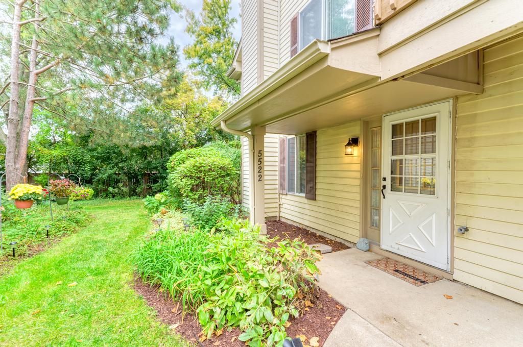 5522 Barclay Court, Clarendon Hills, IL 60514 — exterior