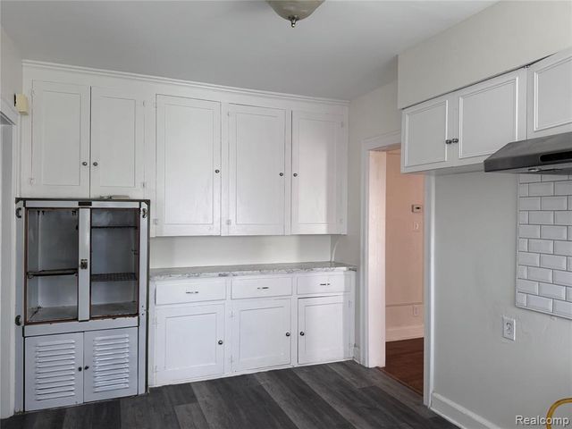 16814 Parkside Street, Detroit, MI 48221