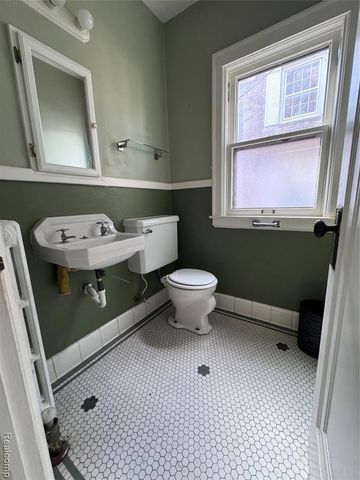 16814 Parkside Street, Detroit, MI 48221