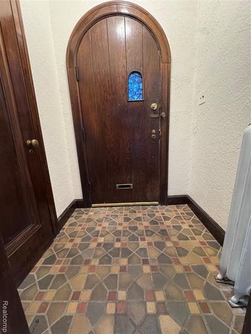 16814 Parkside Street, Detroit, MI 48221