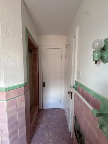 16814 Parkside Street, Detroit, MI 48221