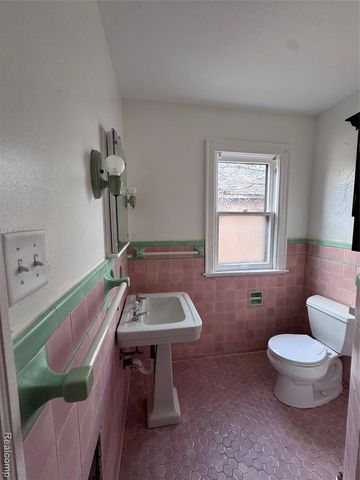 16814 Parkside Street, Detroit, MI 48221