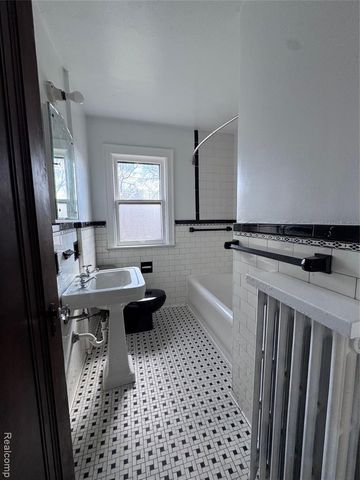 16814 Parkside Street, Detroit, MI 48221