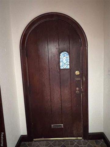 16814 Parkside Street, Detroit, MI 48221