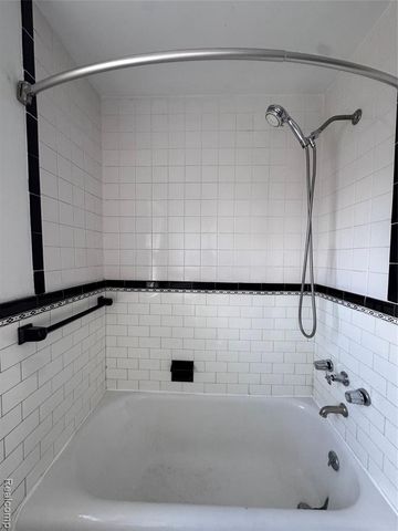 16814 Parkside Street, Detroit, MI 48221