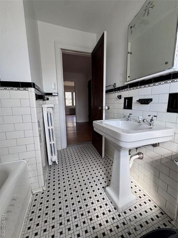 16814 Parkside Street, Detroit, MI 48221