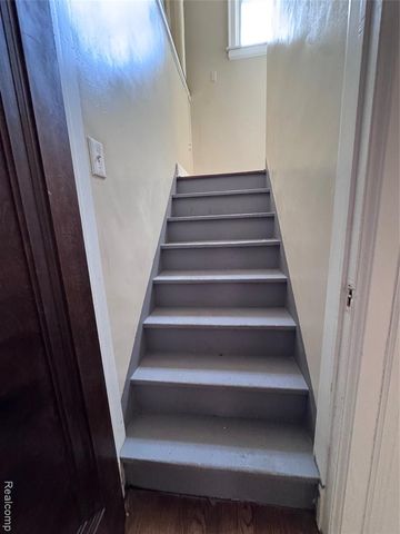 16814 Parkside Street, Detroit, MI 48221