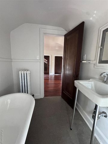 16814 Parkside Street, Detroit, MI 48221