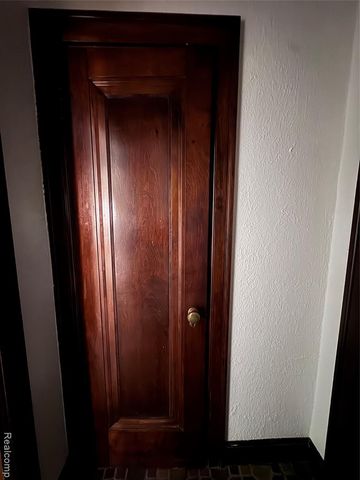 16814 Parkside Street, Detroit, MI 48221