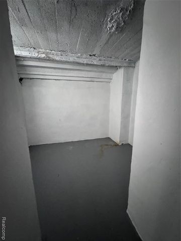 16814 Parkside Street, Detroit, MI 48221