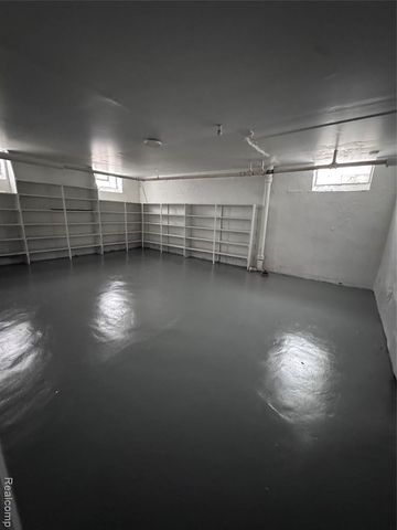 16814 Parkside Street, Detroit, MI 48221